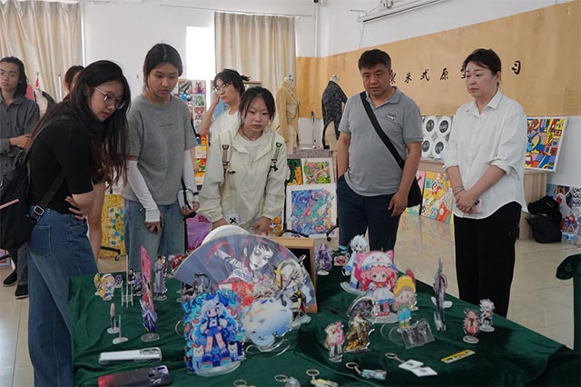 当‘银龄教师’遇上‘航天精神’ 文化艺术交流服务新篇章